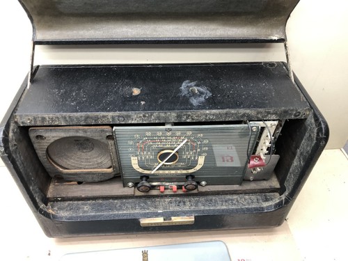 Zenith Trans-Oceanic Portable Radio - - R13 - Picture 3 of 16