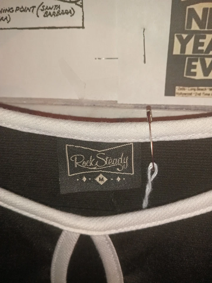 Top Rockabilly Rock Steady mediano blanco y negro Foto 2 de 4