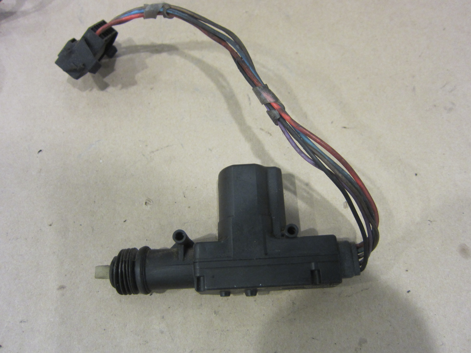 Ferrari 348,355 - Door Lock-Unlock Actuator. Part# 62832300