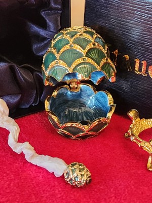 Stauer Viridian Sea Jewelry Scalloped Egg with Egg Pendant Necklace - in Box!