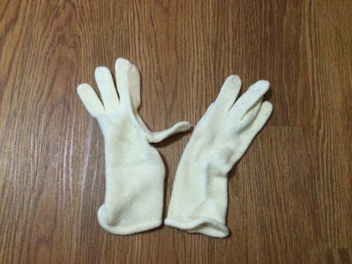 Vintage Pair of Ivory Knit Gloves AS IS - Picture 2 of 3