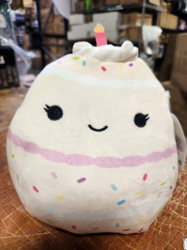 8" Squishmallow Dorina the Vanilla Birthday Cake - Picture 1 of 2