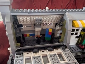 LEGO Creator Expert: Parisian Restaurant (10243) INCOMPLETE