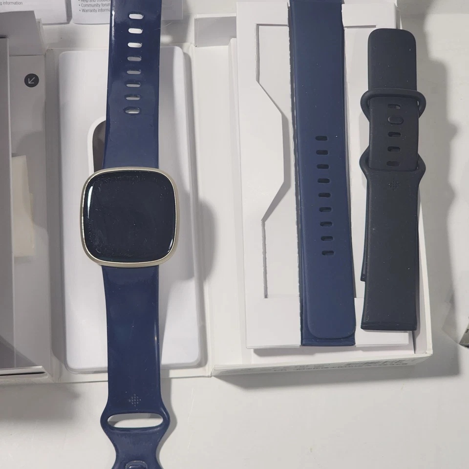 Fitbit Versa 3 Smartwatch Activity Trackers Health & Fitness with GPS Heart Rate - Image 2 of 4