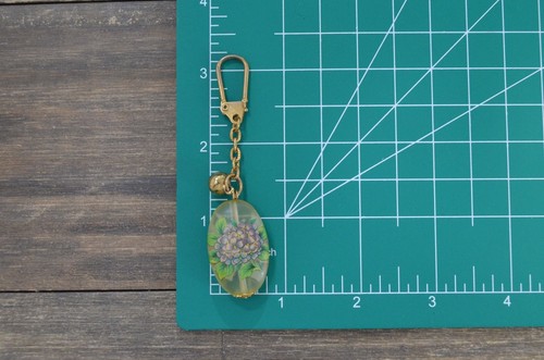 Blue Purple Hydrangea Bag Tag Charm Opaque Key Chain Botany Plant Gold Tone - Picture 8 of 8