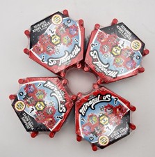 LOTE DE 4 figuras sorpresa y accesorios ZAC HeroeZ Miraculous Miracle Stack Shack
