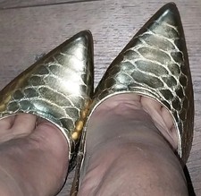 Vtg GOLD SHINY PUMPS SZ 7