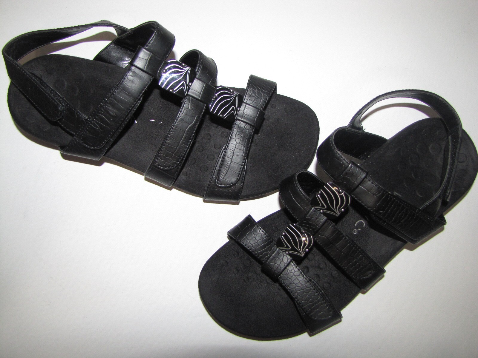 Vionic 'Amber' Black Flat Sandals - 8 - image 1