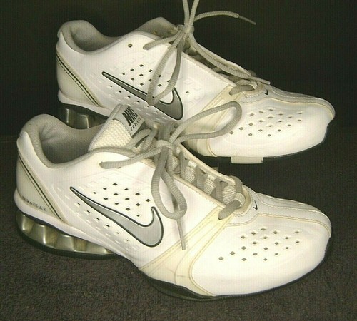 white nike reax shoes