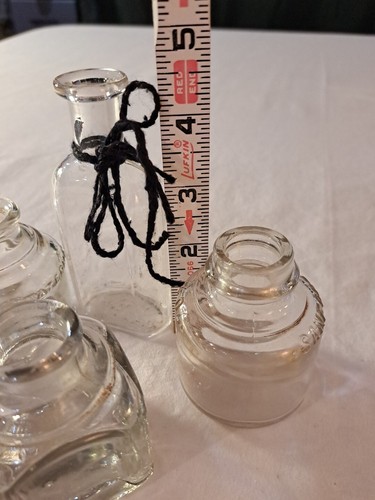 Set Of 4 Vintage Collectable Little Bottles - Picture 5 of 8