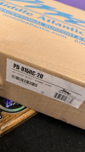 Middle Atlantic PD-915R-PL Power Distribution Unit in box - Photo 2/3