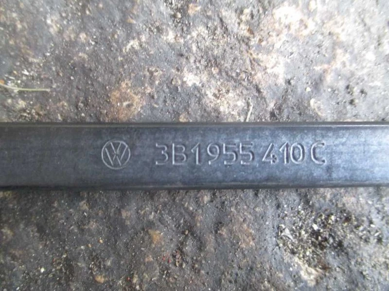 Brazo limpiaparabrisas pasajero lado derecho Volkswagen Passat 2003 Foto 2 de 4