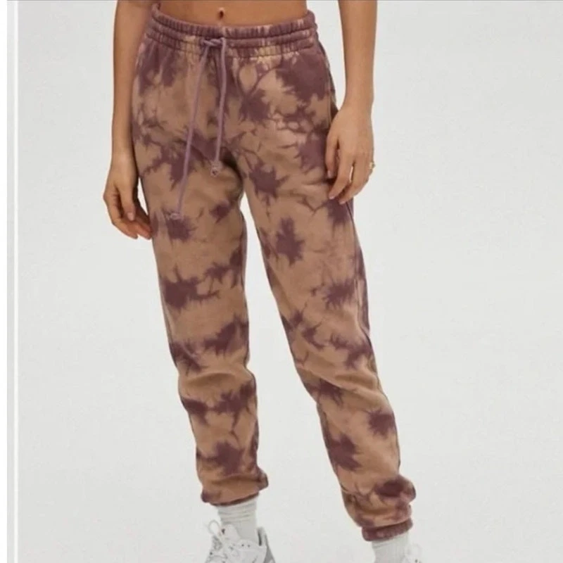aritzia tie dye hippie loungewear boyfriend preppy sweatpants