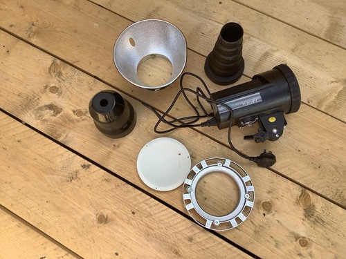 INTERFIT EX400 Ti Fotostudioblitz / Licht mit verschiedenen Hauben