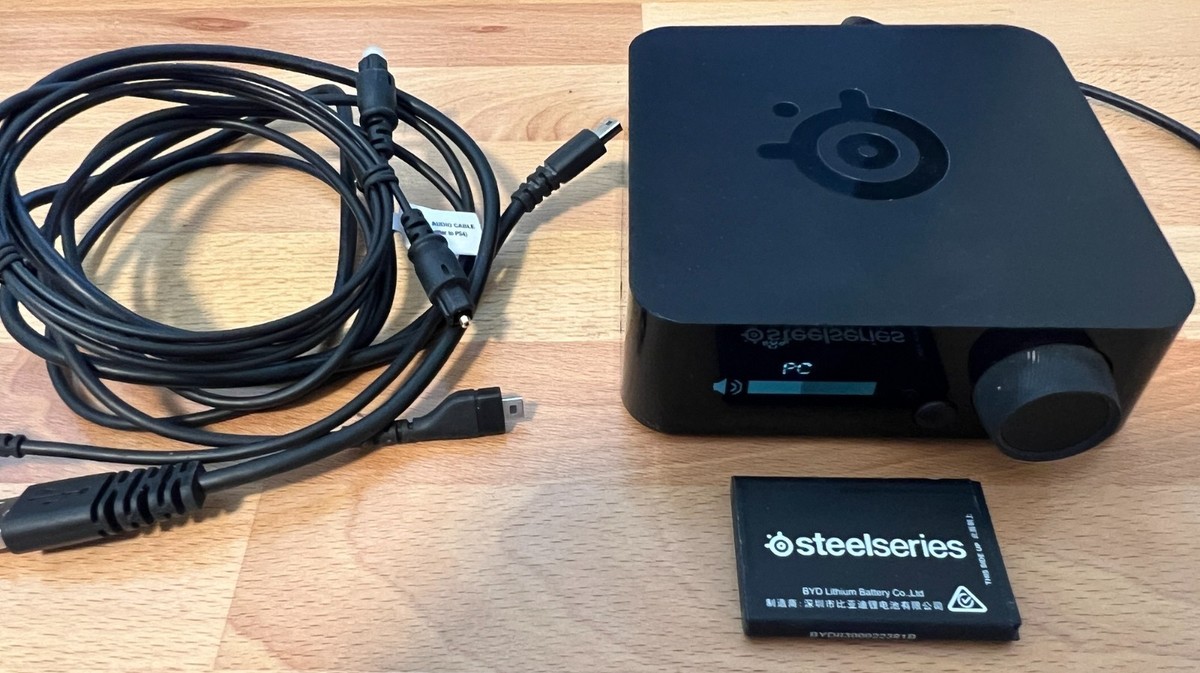 SteelSeries Arctis Pro Wireless GameDac Transceiver With Battery