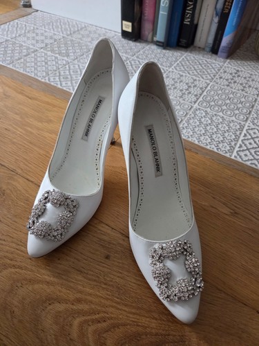 Manolo Blahnik Hangisi Jewel Buckle white calf leather pumps heels worn once, 38