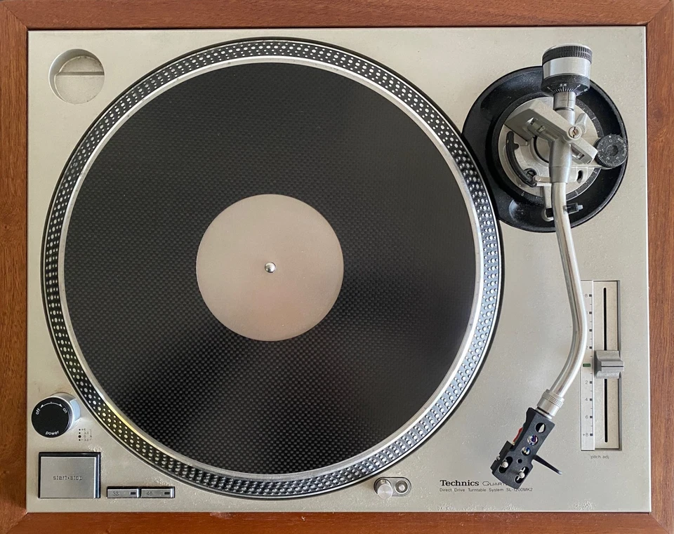 LRC Audiophile Turntable Mat - Stainless Steel & Carbon Fiber - Image 3 of 4