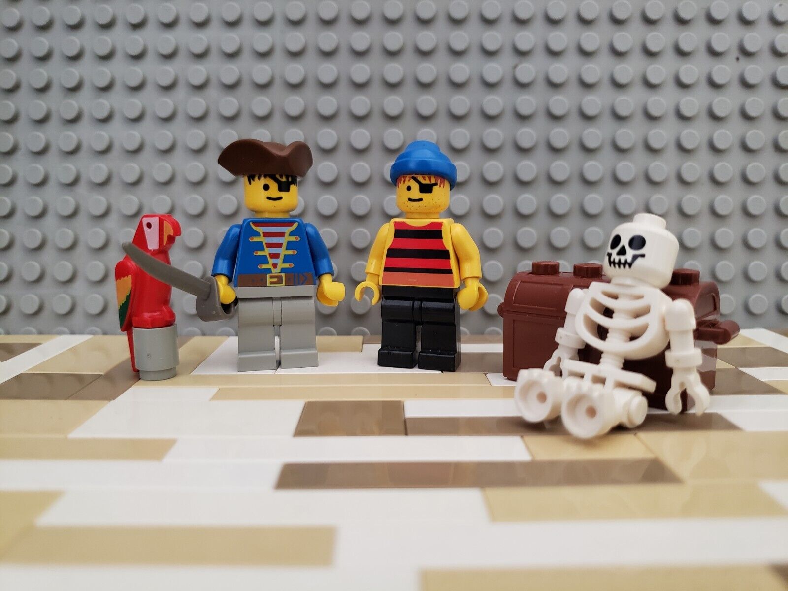 LEGO Classic Pirate Minifigures w/ Parrot & Skeleton 6260 6257 6270 6285  6268