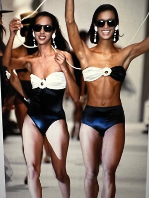 水着・ラッシュガード CHANEL CAMELLIA PATTERN BIKINI 水着・ラッシュガード CHANEL CAMELLIA PATTERN BIKINI 水着・ラッシュ