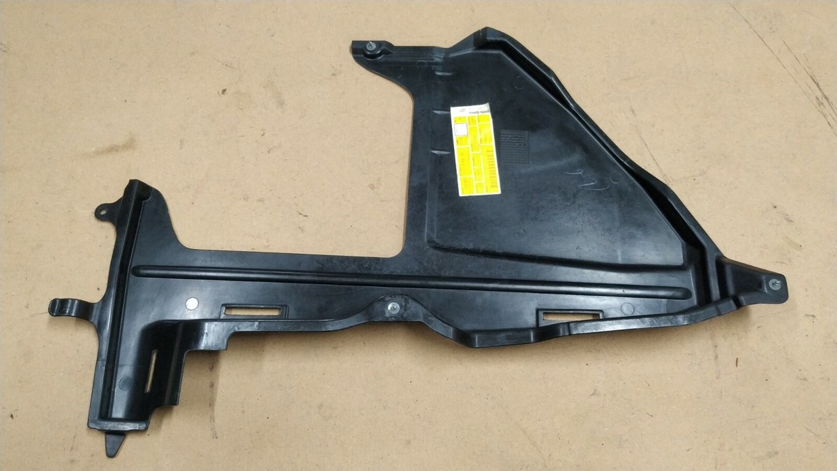 BMW E46 underfloor coating center Genuine 51718218123 @NEW@ 316i 