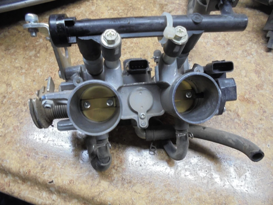 Yamaha YZFR3 YZF R3 YZFR 300 R300 2017 carrocería del acelerador de admisión de gasolina 2016 Foto 4 de 4