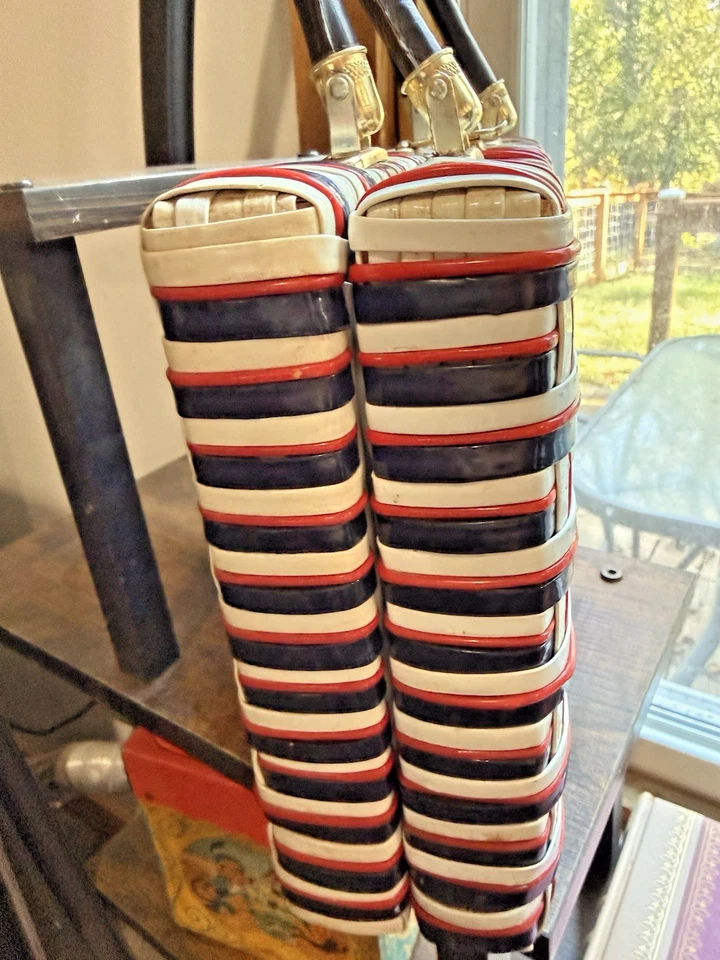 Mid-Century Red White Blue Vinyl Woven Handbag Tote Purse w Brass Hardware USA - Image 4 of 4