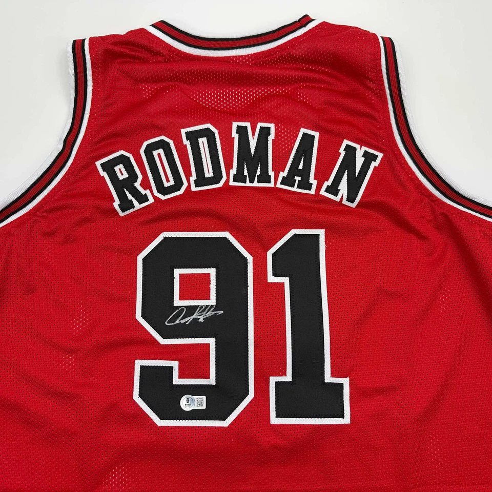 Camiseta deportiva de baloncesto roja autografiada/firmada de Dennis Rodman Chicago Beckett certificado de autenticidad BAS Foto 2 de 4