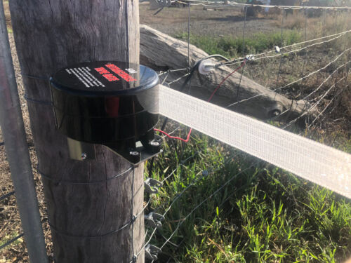 RETRACTABLE POLY TAPE GATE 5M FOR ELECTRIC FENCE CW HANDLE INSULATORS. RECOIL - Picture 3 of 9
