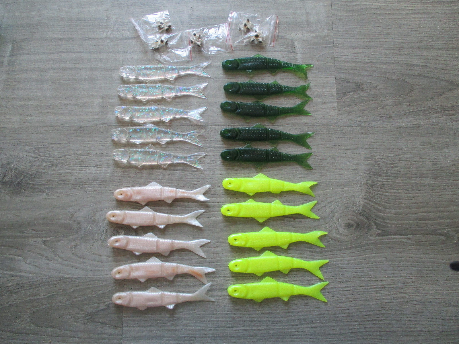 LOT OF 20 BANJO MINNOWS 5.25'' FISH ASSORTED COLORS 5 OF EACH AND EYES