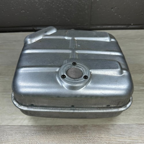 Genuine Briggs & Stratton Snapper Muffler 715600 - Picture 2 of 4