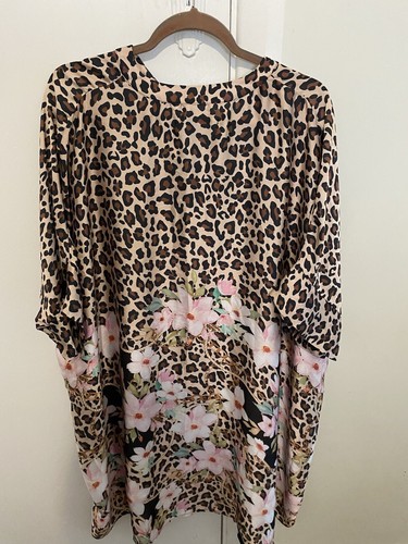 CAROLINA Lifestyle AYLA floral Leopard Satiny Loose Fit Dress S/M- Like New - Picture 5 of 6