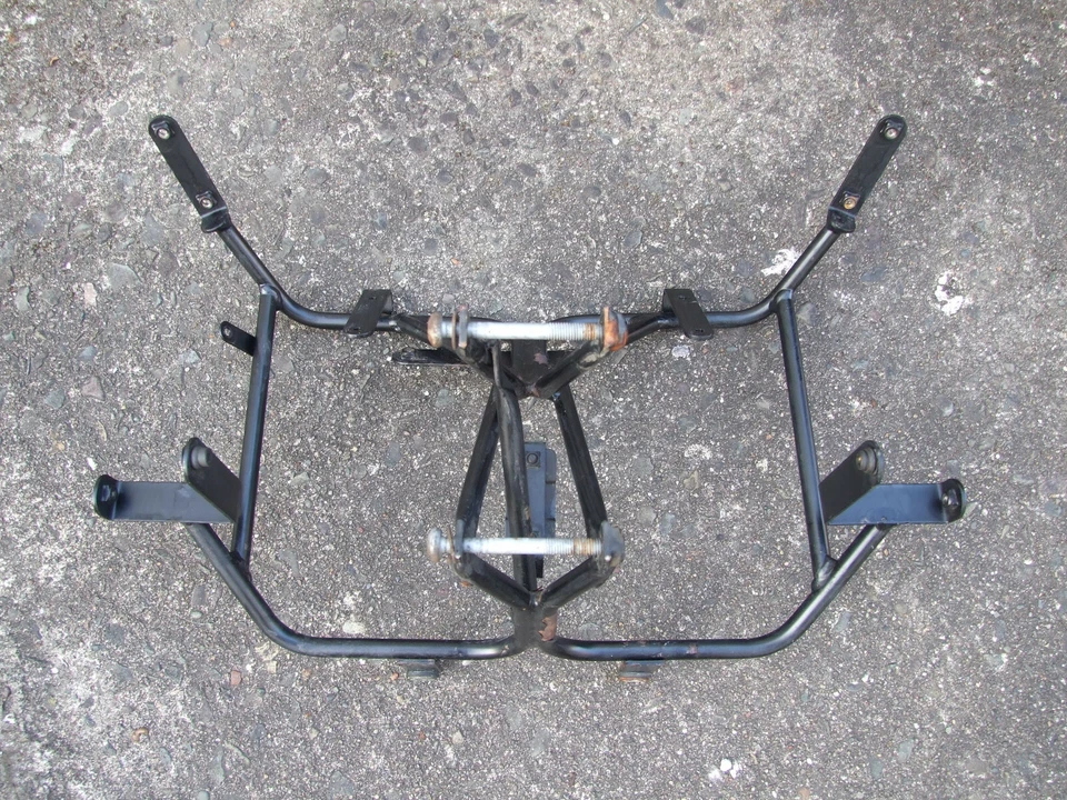 Carenado delantero Triumph Trophy 1200 T312 96-03 subchasis marco soporte montaje Foto 3 de 4