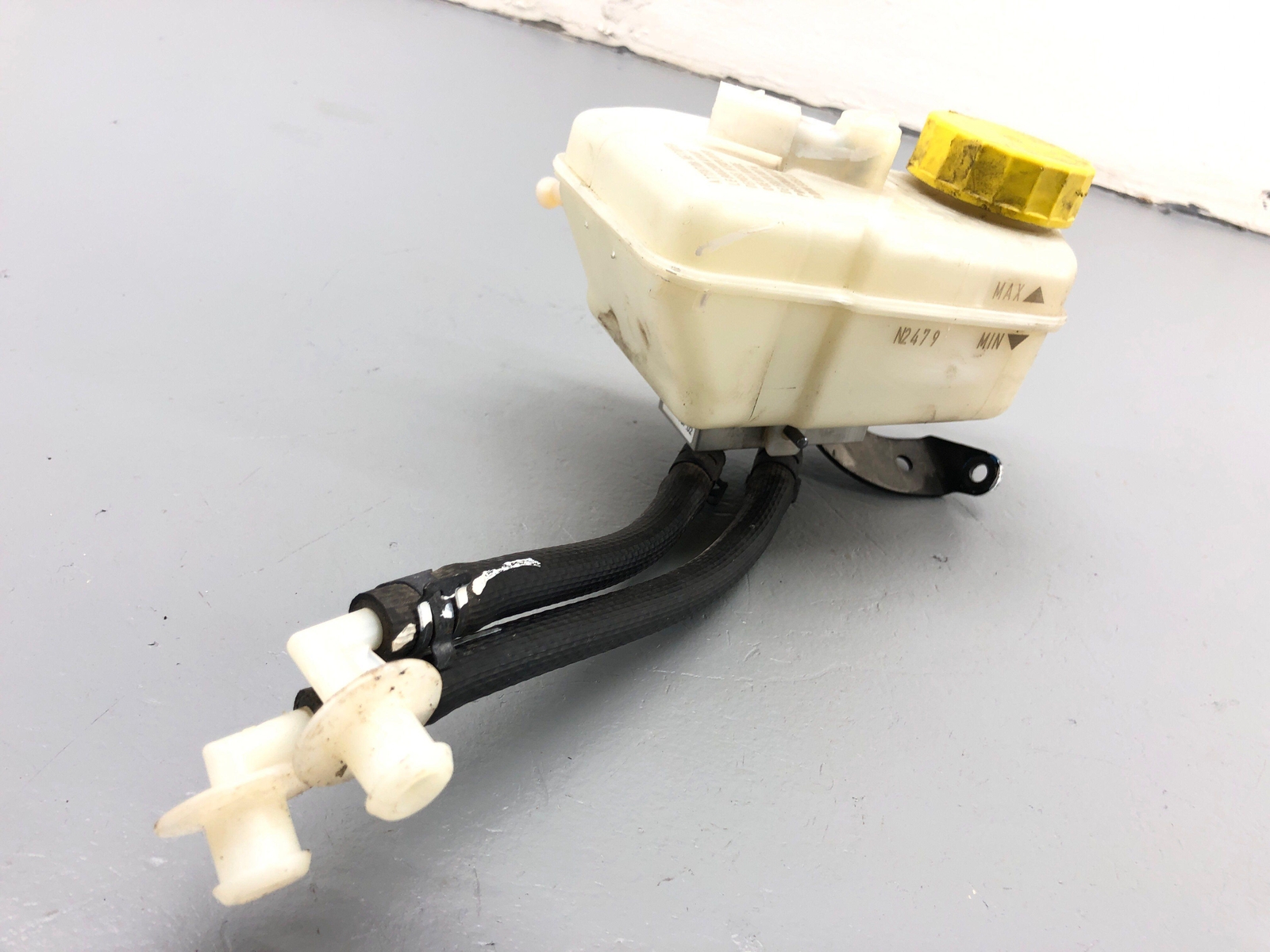 2020-2023 MCLAREN GT ENGINE BRAKE FLUID RESERVOIR OEM 2021 2022