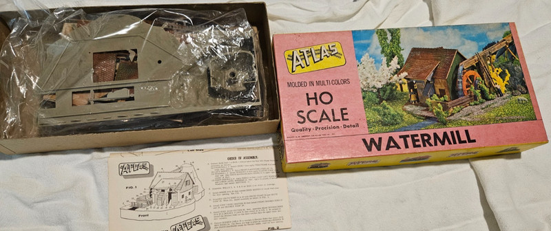 Atlas Ho Scale Watermill Kit #759-298 parts sealed in plastic bag