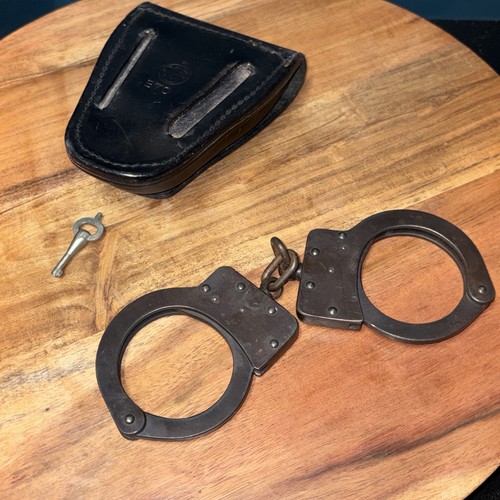 Vintage American Handschellen Set mit Schlüssel, S&W B70 Etui, Fond Du Lac, Wisconsin - Bild 8 von 9
