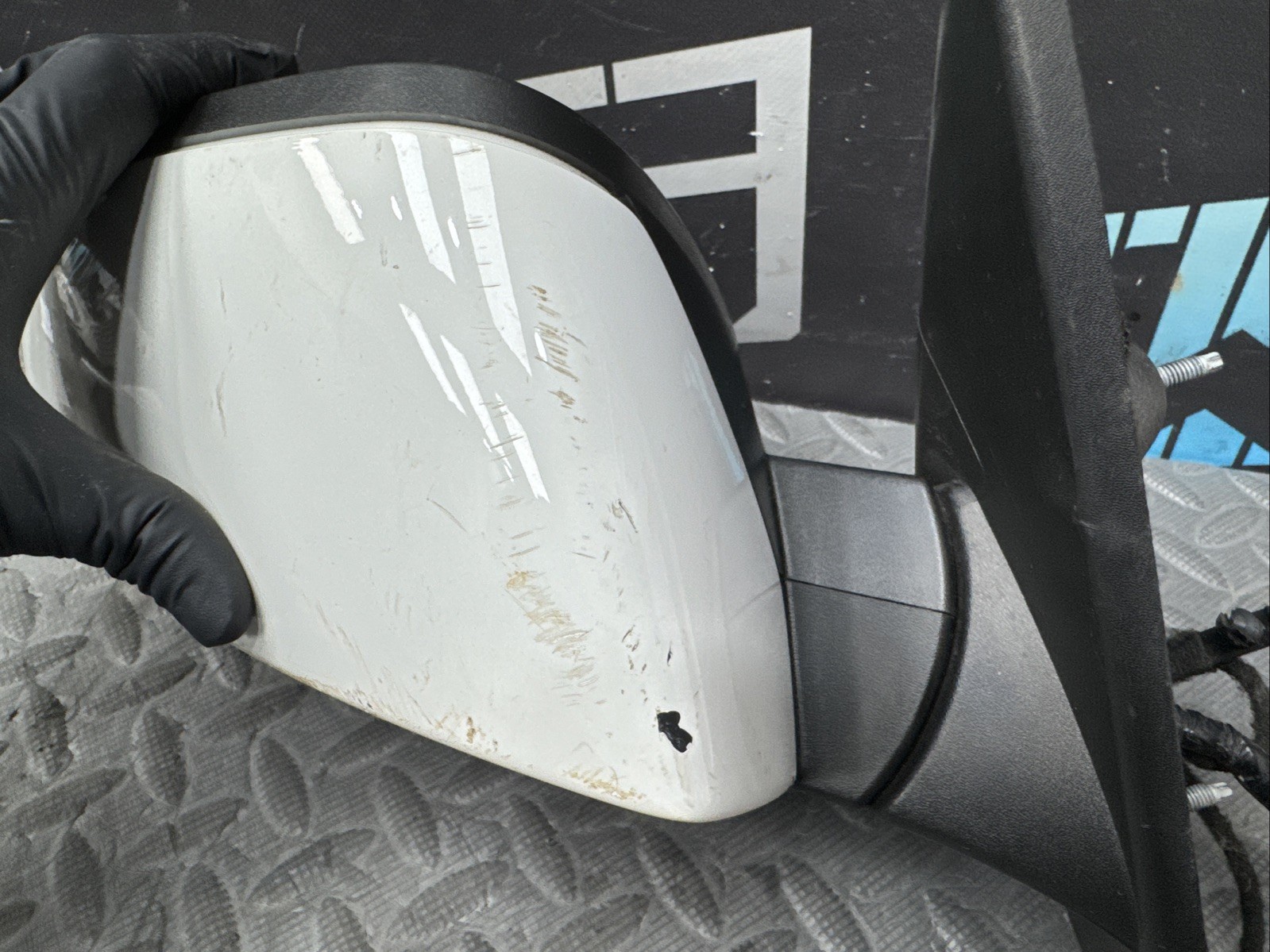 OEM 2017-20 MASERATI GHIBLI DOOR MIRROR RIGHT SIDE W/ CAMERA & BLIND SPOT WHITE