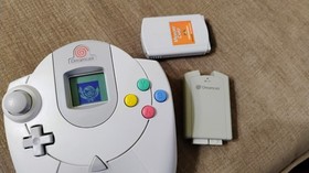 SEGA Dreamcast White Console Bundle: Controller, VMU, Mic, Games NTSC-U 480p