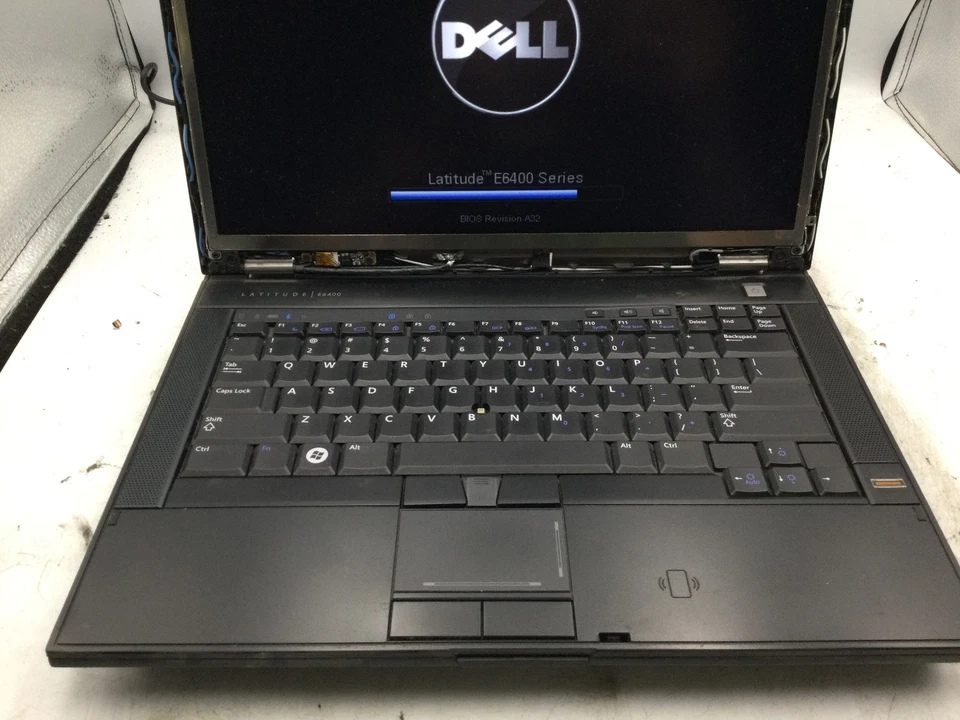 DELL LATITUDE E6400 - FOR PARTS - INTEL CORE 2 DUO - 4GB RAM - 14" -READ DESC-BB - Image 3 of 4