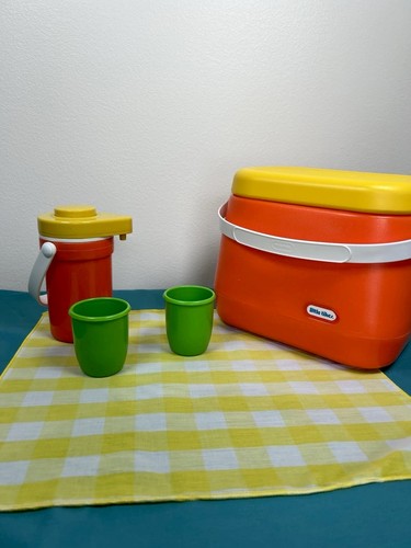 Vtg 1984 Little Tikes Picnic COOLER Lunch Box w/2 Cups And Pump Drink Dispenser!