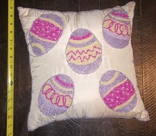 Cuscino per lancio uova pastello pasquali viola, rosa, giallo con perline stupendo! 14" x 14"