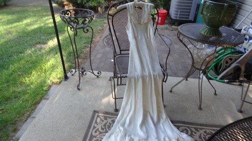 ANTIQUE LACEY SILKY LINGERIA NIGHTGOWN RUFFLRD HEM