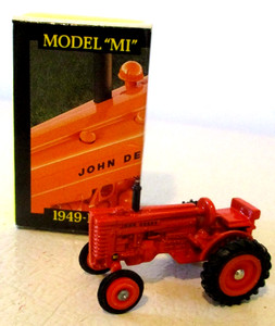 1:64 Model MI John Deere Ertl Miniature Red Tractor