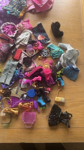 Monster High Muñecas Paquete x20 Accesorios Ropa Mascotas Figuras Raras - Imagen 20 de 21