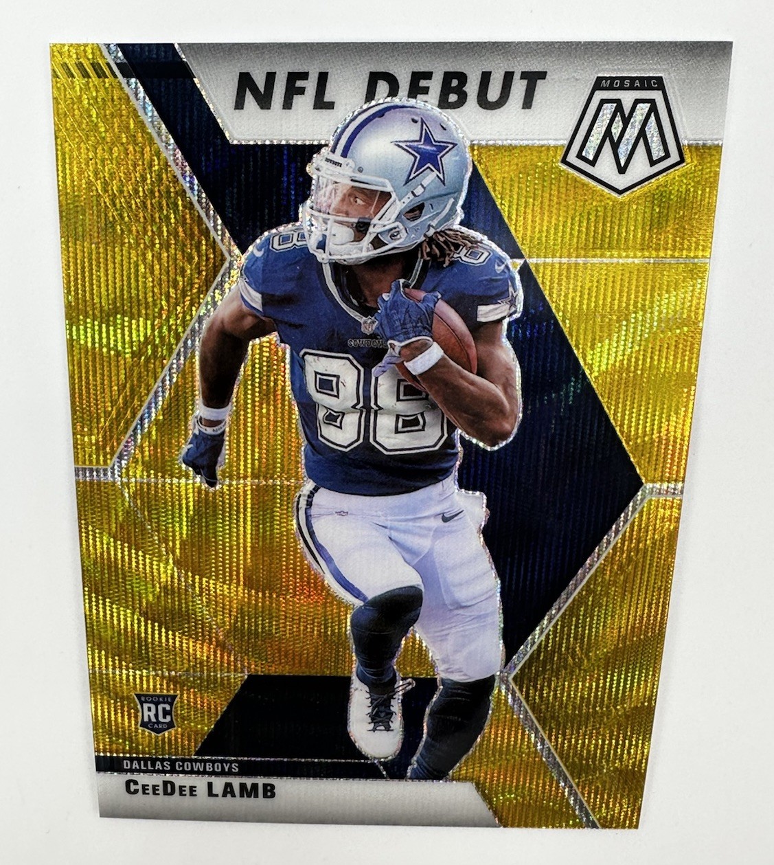 2020 Panini Mosaic NFL Debut CeeDee Lamb #268 Gold Wave Prizm /17 Rookie Cowboys