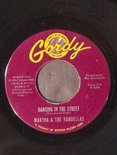 Motown MARTHA & THE VANDELLAS   Dancing In The Street / There He Is   GORDY 7033