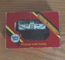 Hornby OO Gauge R.007 United Dairies Milk Tank Wagon. New in box.