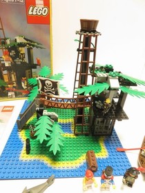 1989 LEGO Legoland Set #6270 Forbidden Island (missing 1 cannon, 2 rifles)