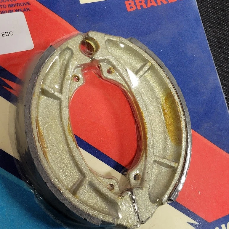 Zapatas de freno ranuradas EBC 508G YAMAHA YZ125 YZ250 YZ465 YZ490 IT250 IT465 IT490 TT Foto 3 de 3