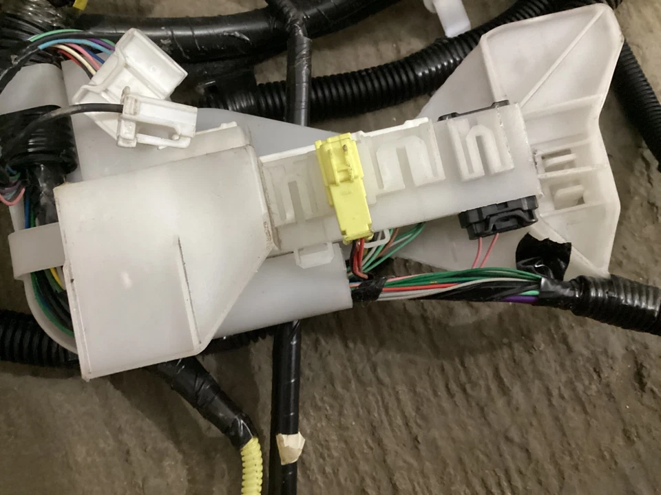 2011 - 2014 Toyota Sienna Front Instrument Panel Dash Wire Harness Assembly OEM - Image 4 of 4