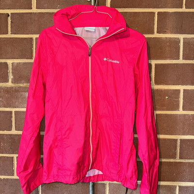 Columbia Women s Hot Pink Light Rain Jacket With Roll Up Hood Size Small
